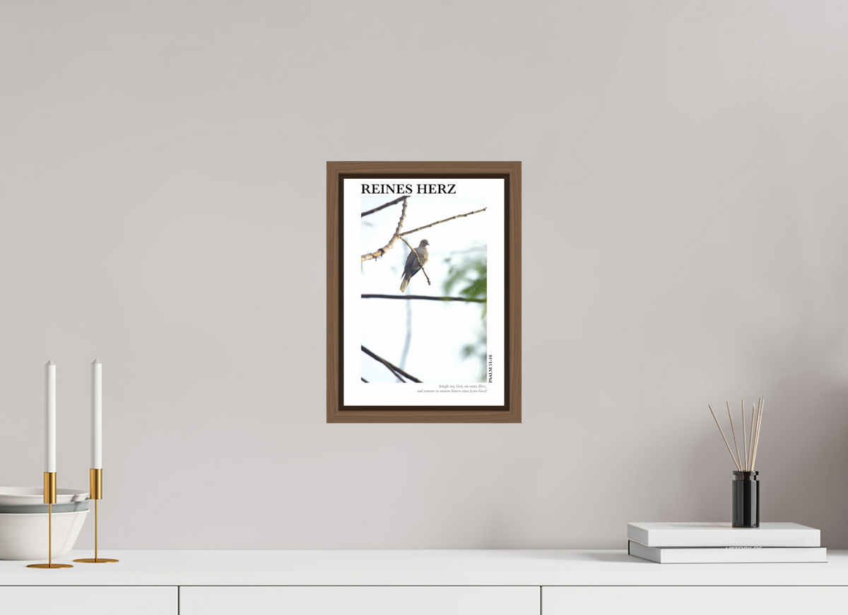 DIN A4 (21 x 29,7 cm), Classic Print in Floater Frame - Walnut Reines Herz