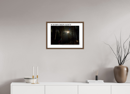DIN A2 (59,4 x 42 cm), Fine Art Print in Floater Frame - Walnut Ich bin dein Gott