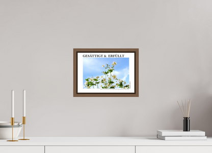 DIN A4 (29,7 x 21 cm), Classic Print in Floater Frame - Walnut Gesättigt & Erfüllt